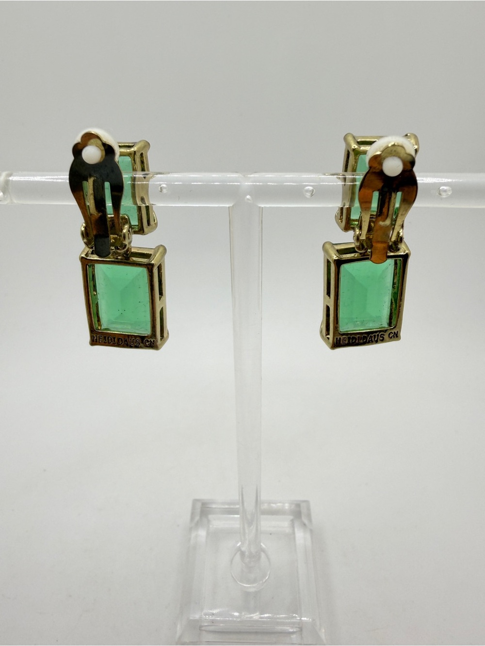 Heidi Daus "HOT ROCKS" Erinite Glass and gold tone CLIP ON earrings! - Picture 3 of 14